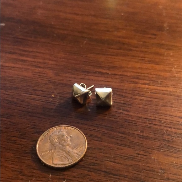 Heather Belle Co. Rhodium Pyramid Studs - Picture 2 of 4